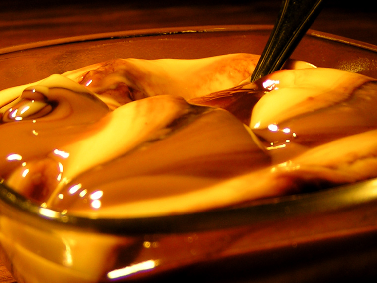 Chocolate & Vanilla Vla & Caramel Sauce